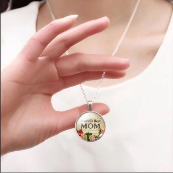 Mom Necklace (E2) - Picture 1 of 4